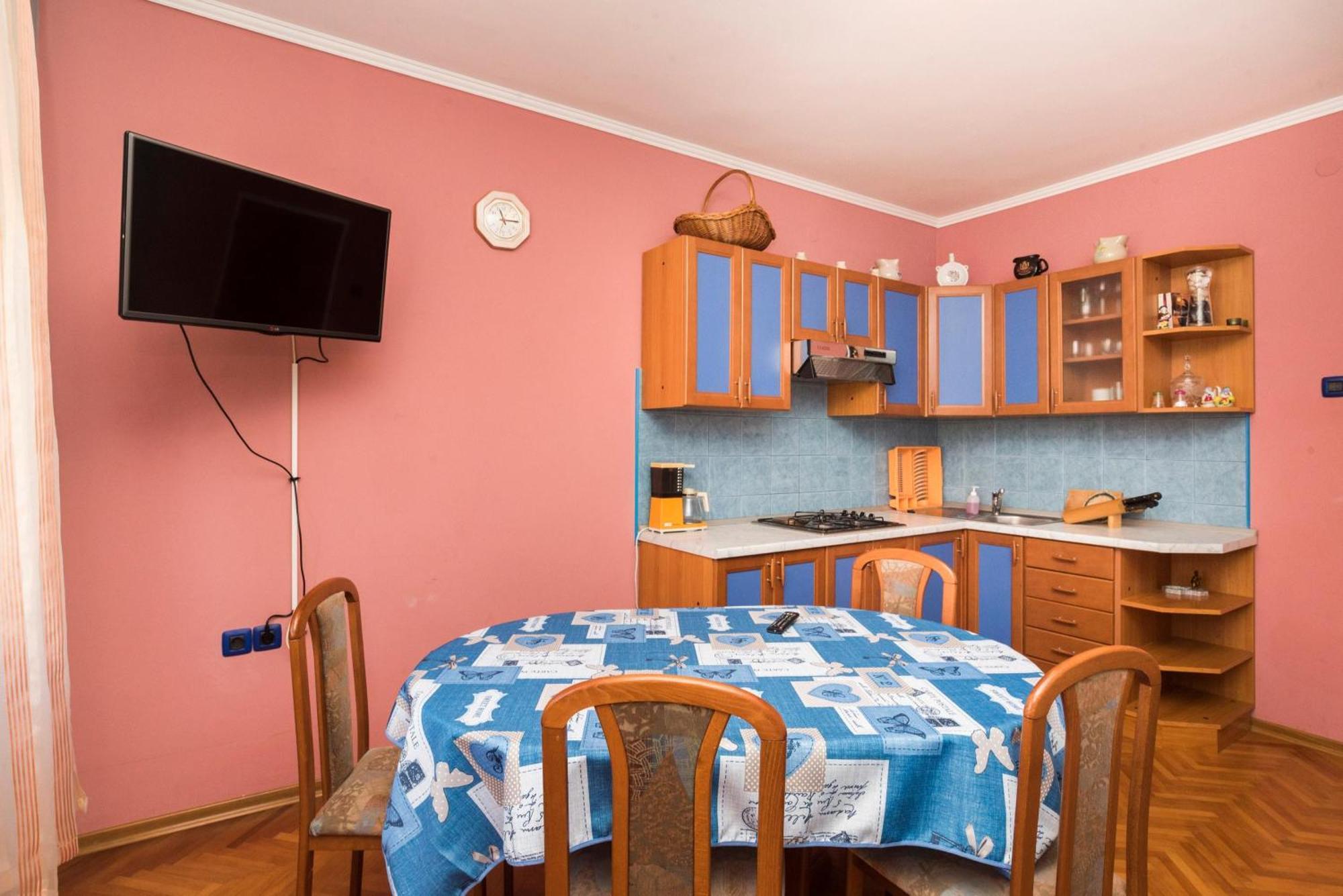 With A Parking Space - 22520 Apartman *